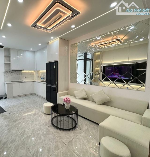 Nhà phố Định Công Hạ, Ô Tô Đỗ Cửa,  6 Tầng Thang Máy, Nội Thất xịn, 38m, giá 6.95 tỷ