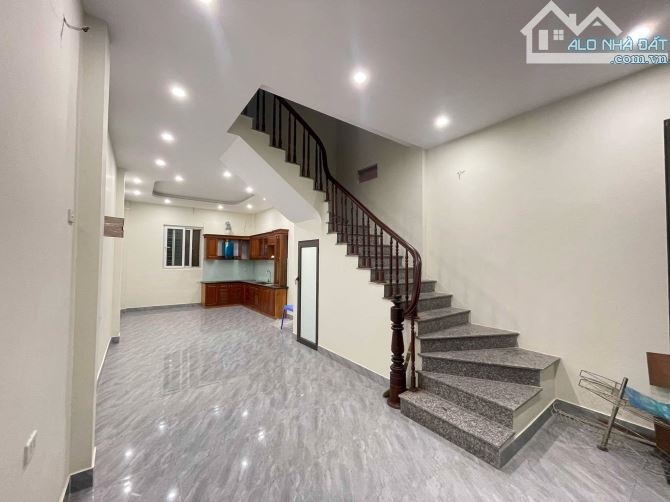 DUY NHẤT CĂN NHÀ LONG BIÊN, DÂN XÂY, NGÕ CÔNG, 03 PN, 50M2, GIÁ CHỈ 5.8 TỶ