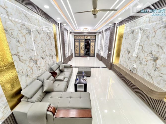 Bán nhà ĐẸP 1 Trệt 2 Lầu Dĩ An,đường nhựa 10m, full nội thất,gần TTYT