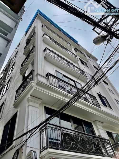 CHỦ BÁN NHÀ  - CẦU GIẤY - 100M - LÔ GÓC – THANG MÁY – Ô TÔ VÀO NHÀ - Giá chỉ 37.9 TỶ