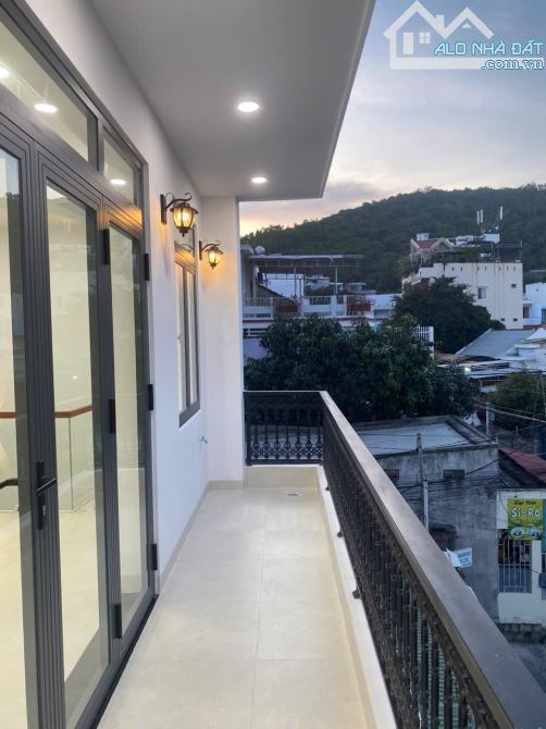 Bán 3 căn mới liền kề nhau ngay chợ Vĩnh Phước Nha Trang - 10