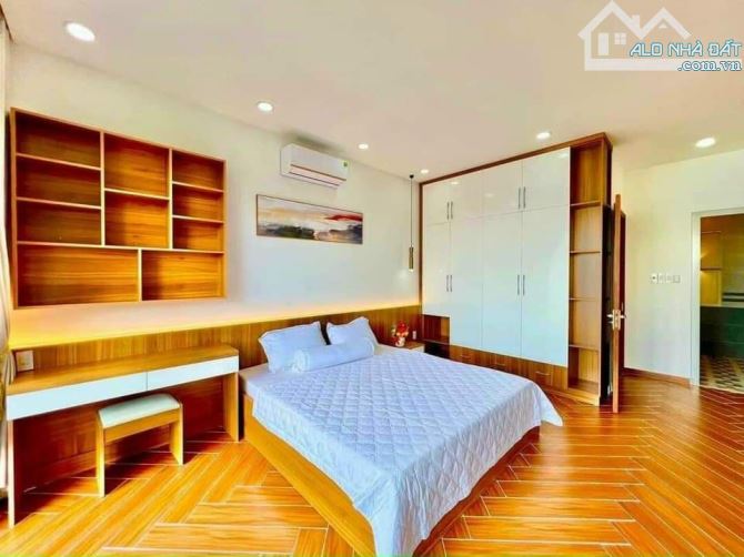 Bán nhà mới cứng 100 % , HXH 6m đối diện cityland Nguyễn Văn Lượng 60 m2 , giá 11 tỷ nhỉnh - 10