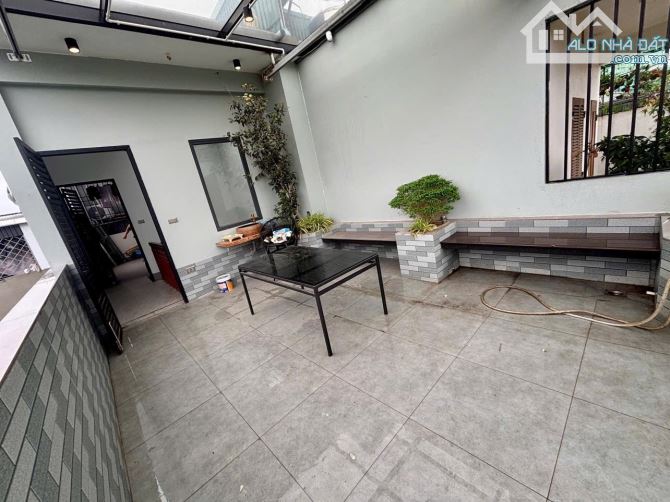 Nhà đẹp nội thất xịn ô tô vào nhà ngõ Phố Lý Sơn DT 48m2 . Giá 12.5 tỷ - 11