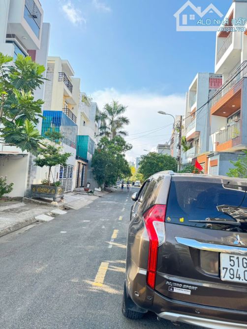 Bán Nhà MT đường Phạm Hùng nội bộ KDC T30- 99.9M.2- 4.9m x 20.2m-1Trệt 2 Lầu + Sân Thượng - 1