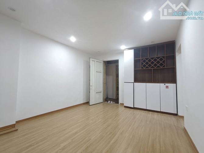 TẬP THỂ NGHĨA TÂN – CẦU GIẤY – 60M KINH DOANH Ô TÔ - TẦNG 1 - 4,5 TỶ