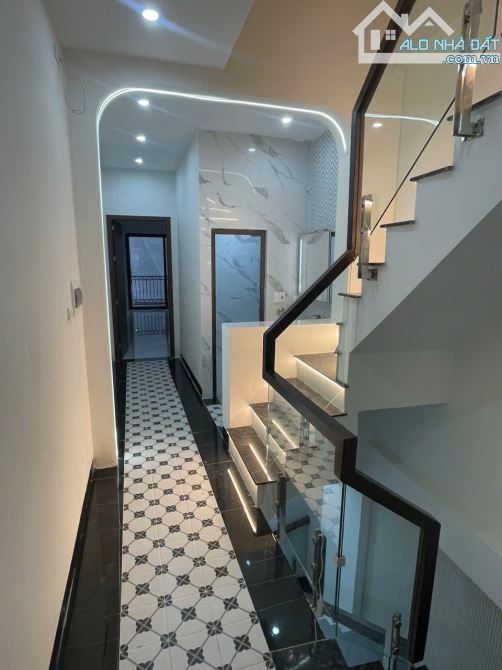 Nhà lô góc phố Nguyễn Ngọc Nại – 2 mặt thoáng, ô tô đỗ cửa – Giá 13.5 tỷ - 1