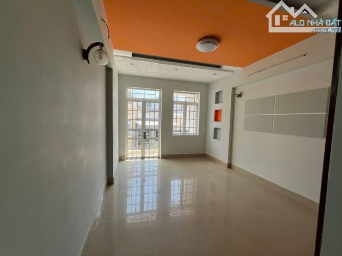 NHÀ Ở 3 ĐỜI ADV, QUẬN 6 - 3 TẦNG - GẦN 60M2- 4PN- NHỈNH 5 RẺ ƠI LÀ RẺ - 1