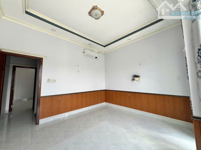 Bán nhà mặt tiền HOÀNG VIỆT P5 gần Lý Thường Kiệt hơn. - 1