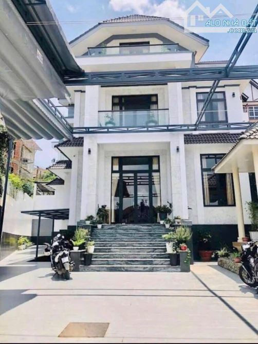 Bán nhà trung tâm ngay ngã 5 đại học giá 35tỷ mặt tiền nhựa - 1