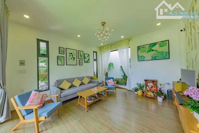 Bán nhà mặt tiền trung tâm phố giá 17tỷ có gara đậu oto - 1