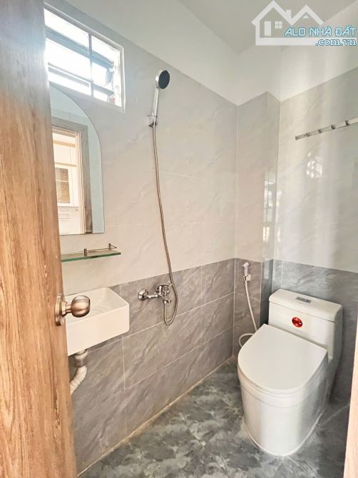 Nhà 2 mặt tiền đường xe tải sát bùi văn ngữ quận 12 chỉ 2ty55 - 1