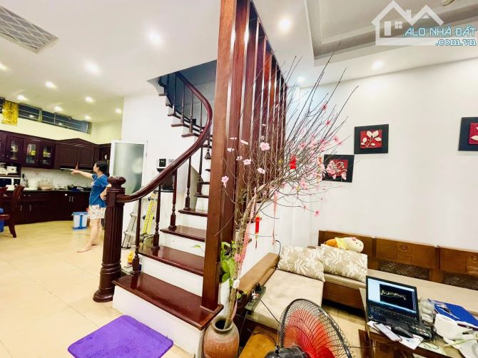 Nhà đệp ở ngay Cầu Noi Bắc Từ Liêm. Sổ A4 37m, 4 tầng 4 ngủ MT4m Giá 7 tỷ - 1