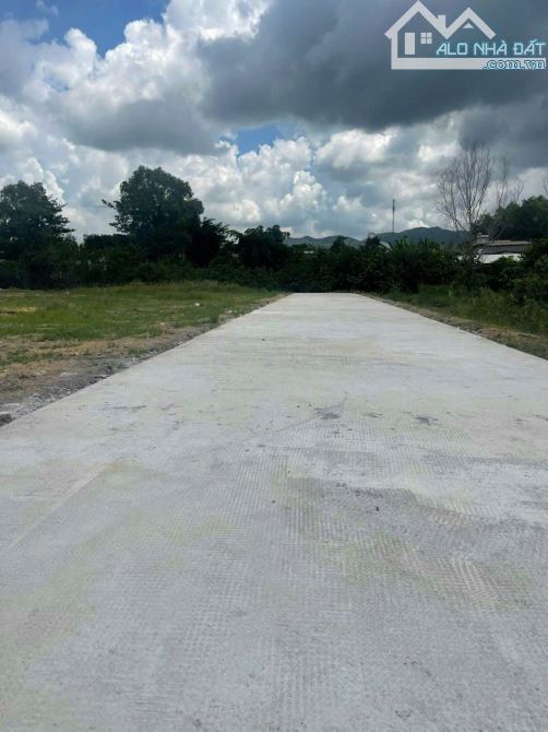 B.án dự án..Hỗ trơ 3 bên. 70%.  ◾️Sỉ 8 lô. 120m2( có 80m thổ cư). Sổ riêng từng nền.G.iá 1 - 1