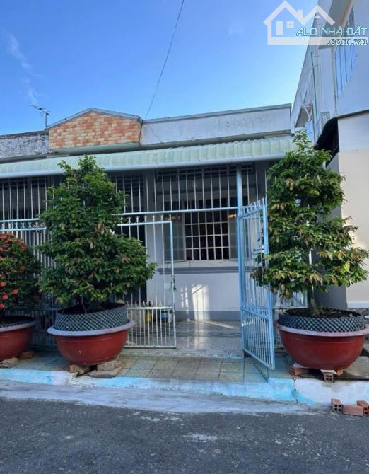 Bán nhà ở ngay chợ Đầu Mối Hóc Môn 5x24 ( 126m2 ) 645 TRIỆU Sổ sẵn sang tên - 1