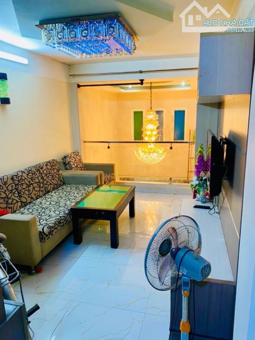 Bán Nhà Đường Trần Bình Trọng, Ngay TT Quận 5 – 5 Tầng – 38m² – Hẻm 4m – Chỉ 7.6 Tỷ - 1