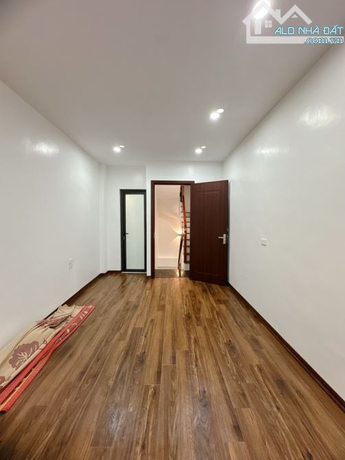 NHÀ MỚI KÍNH COONG- NGÕ THÔNG-THOÁNG SÁNG- 5TẦNG - TÔN ĐỨC THẮNG CHỈ HƠN 5tỷ - 1