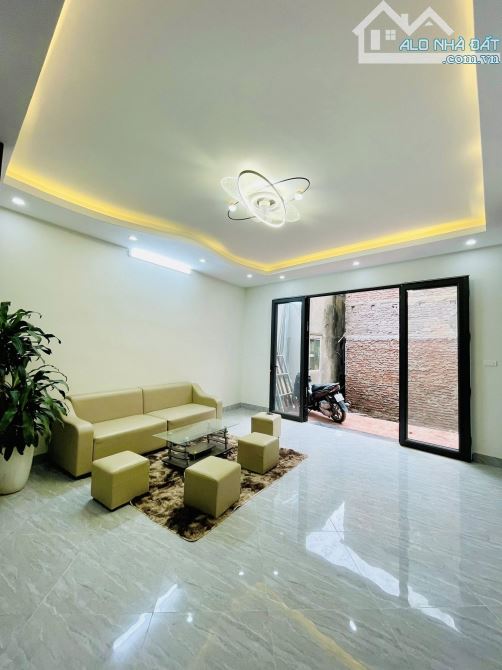 Bán nhà riêng tại Văn Quán, Hà Đông ô tô lùi cửa tránh đỗ sát nhà 46m2 Giá chỉ hơn 9 tỷ - 1