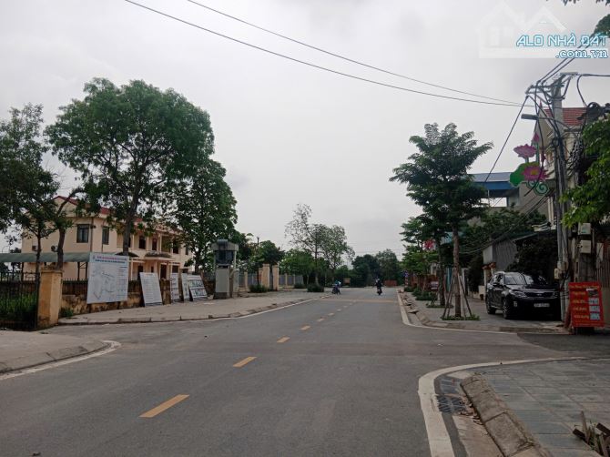 LỄ PHÁP - TIÊN DƯƠNG - NGÕ NÔNG VÀI BƯỚC RA TRỤC CHÍNH - NGÕ Ô TÔ - 1
