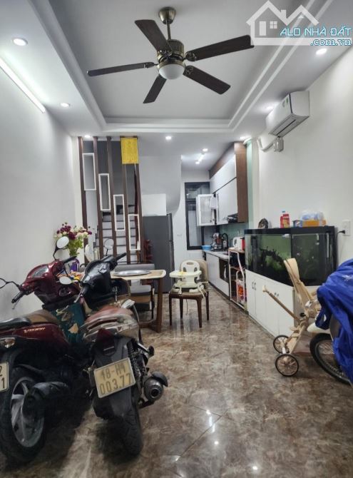 Nhà 35m2, 4PN rộng, dân xây tại Khương Đình, Thanh Xuân, ngõ thẳng, gần phố - 1