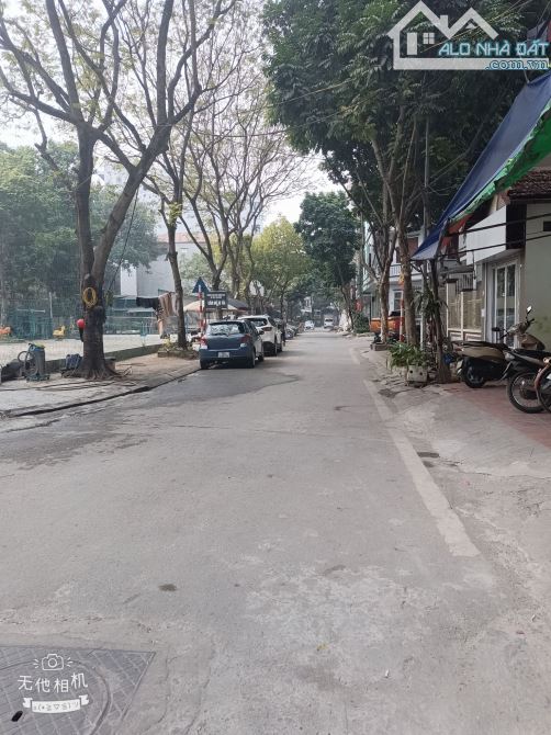 ĐẸP KHÔNG TỲ VẾT - BÁN NHÀ CẤP 4 PHÂN LÔ PHỐ BÙI HUY BÍCH - VỈA HÈ - KD - 70M2-  MT 6M - 1