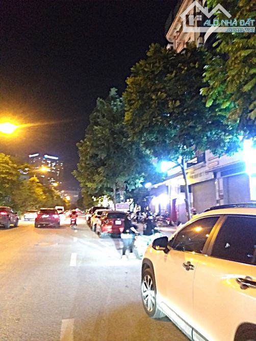 BÁN NHÀ MẶT PHỐ NGUYỄN HOÀNG – 80m, 8T, TM, 2MT KINH DOANH VÔ ĐỊCH, giá Đầu tư - 1
