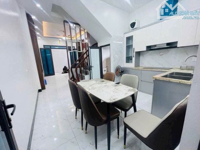 Bán nhà riêng đẹp tại Hoàng Mai, ngõ ba gác, 7,15 tỷ, 43m2, 4PN, 3WC - 1