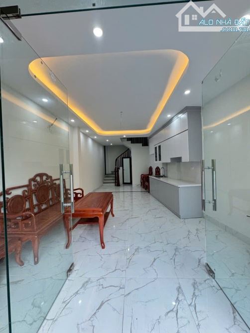 Nhà Thạch Bàn - 38m2 - 5 tầng - 10m ra oto - dân xây độc lập - giá 6 tỷ - 1