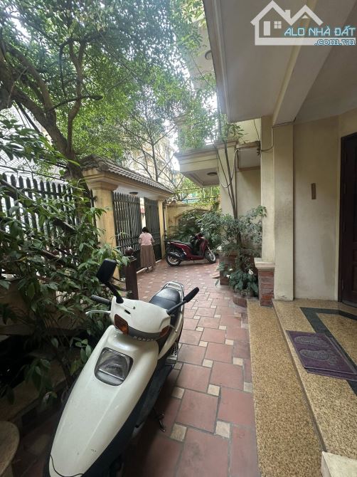 Bán nhà Biệt thự KĐT Định Công, Hoàng Mai, 150m2x4T, giá 50 tỷ, Gần BV Bưu Điện - 1