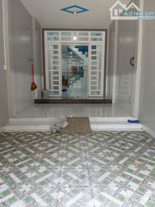 CHO THUÊ NHÀ MỚI ĐẸP THOÁNG NỞ HẬU GẦN CHỢ CHIỀU QUẬN 2 ĐẬU ĐƯỢC OTO TRƯỚC NHÀ - 1