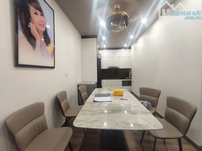 Chung cư 2 ngủ - toà VIP nhất Berriver Long Biên - hơn 4 tỷ - 61m2 - 1