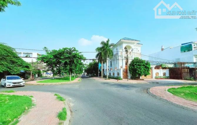BÁN BIỆT THỰ - VIEW CÔNG VIÊN - KDC HƯNG PHÚ - 1