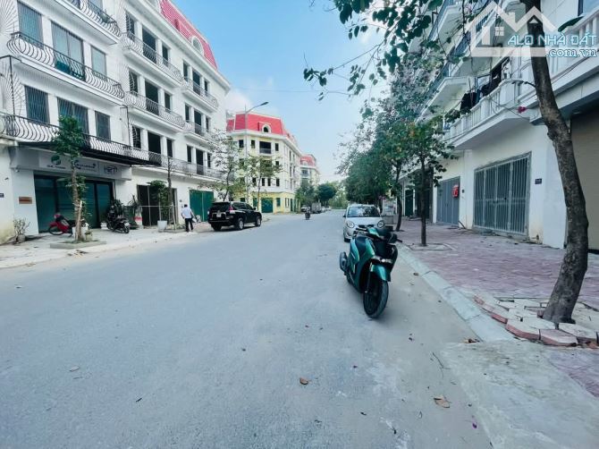 BÁN NHÀ PHÂN LÔ PHÚ LƯƠNG - HÀ ĐÔNG - VỈA HÈ - THANG MÁY - GARA Ô TÔ - 62M X 5T - MT 5M - 1