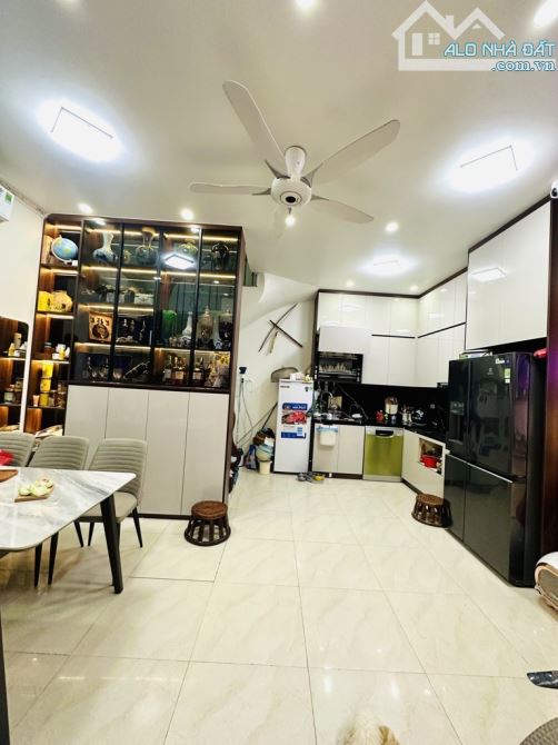 Bán nhà Tân Mai, cực gần phố, gần ô tô, full nội thất, giá hơn 8 tỷ - 1