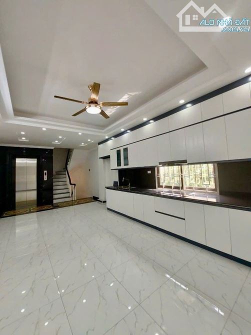Ngô Gia Tự "căn góc" - 2 mặt tiền - thang máy xịn - 1