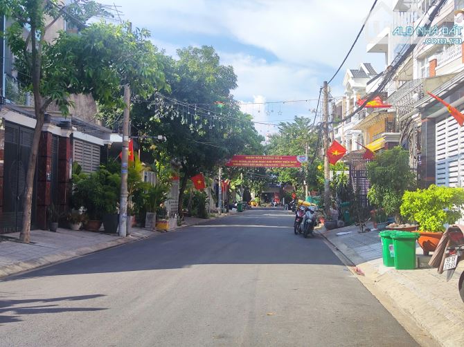 Bán lô đất 100m2 mặt tiền đường số 3 KDC Hồng Long Hiệp Bình Phước Thủ Đức giá 70tr/m2 - 1