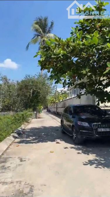 Bán nhanh 2100m2 full thổ cư hẻm xe hơi đường Long Thuận Long Phước giá đầu tư 38 triệu/m2 - 1