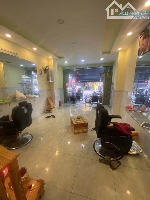 Bán nhà mặt tiền Âu Dương Lân Phường 3 Quận 8. Nhà mặt tiền kinh doanh, khu dân cư đông đú - 1