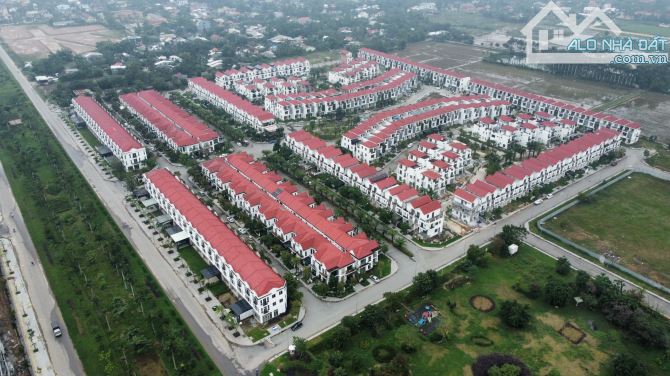 Bán nhà 3 tầng 2 mặt tiền đường rộng Royal Park Huế - 1