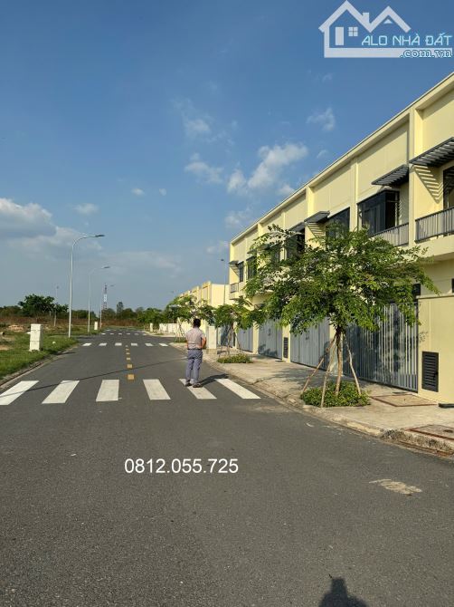 Bán gấp nhà 1 trệt 1 lửng diện tích sử dụng  65m2 cách KCN Phước Đông 600m - 1