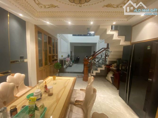 Bán nhà / Nguyễn Oanh Phường 6  4,4mx15m Trệt Lửng  2 Lầu Sân thượng Giá 10 tỷ 5 TL - 1