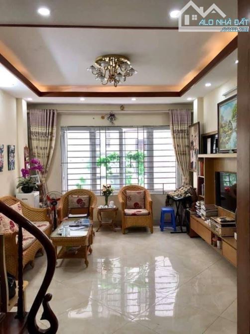 🏡 BÁN NHÀ NGUYỄN VĂN CỪ - 140M2 4T MT8,6M 40 tỷ Vị trí đắc địa - 1