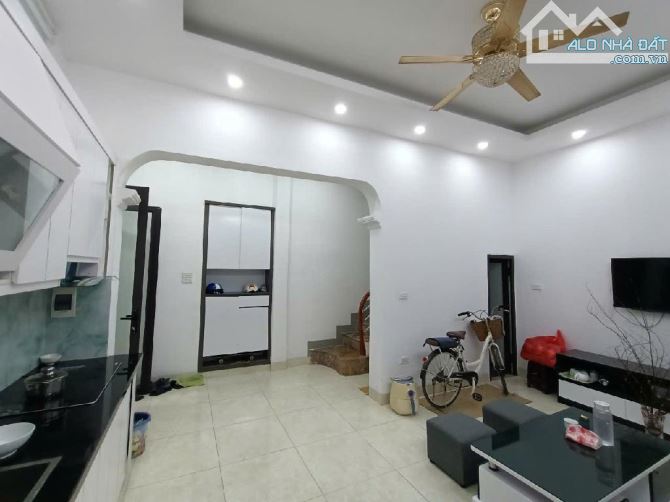 GẦN PHỐ- NHÀ ĐẸP - FULL NỘI THẤT- TRẦN KHÁT CHÂN-32M x4T- CHỈ 5 tỷ 5. - 1