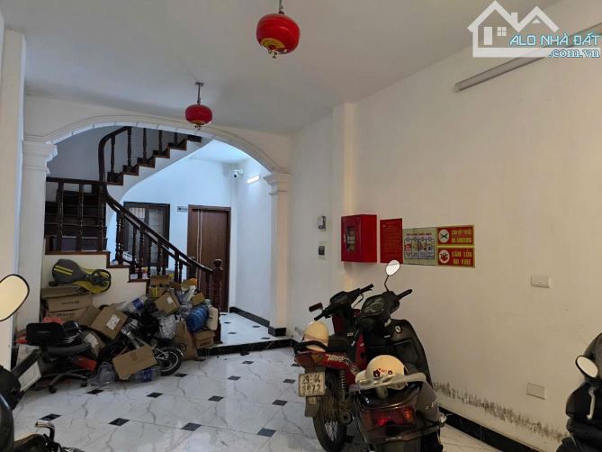 Nhà phố Yên Hòa. DT 52m2* 5 T* MT 3.9m. Gần phố- DT ổn định ~45tr/TH - 1