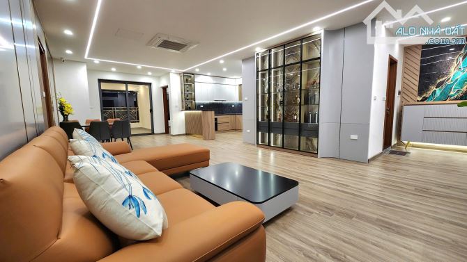 Cho thuê chung cư 17T8 Trung Hòa Nhân Chính, 3 ngủ 130m2 đồ cơ bản được làm vp 11 triệu - 1