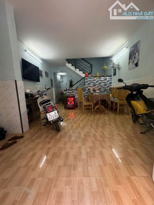 Bán gấp nhà hẻm đường ĐHT, DT 35m² - trệt lầu - sổ riêng - GIÁ CHỈ 3.35 tỷ - 1