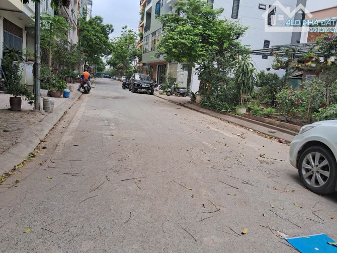 SIÊU PHẨM PHỐ CỔ LINH LONG BIÊN - THANG MÁY - FULL NỘI THẤT CAO CẤP - VỈA HÈ RỘNG - Ô TÔ T - 1