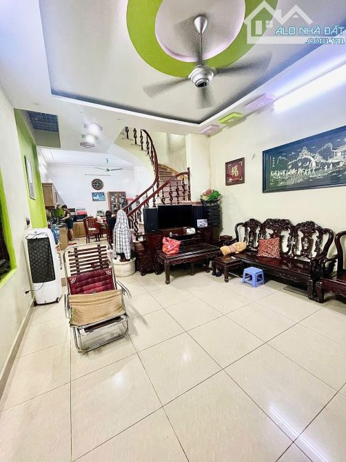 Bán nhà Lạc Long Quân, mặt ngõ ô tô tránh, kinh doanh, gần Hồ Tây 81m2, 5 tầng, giá 26 tỷ - 1