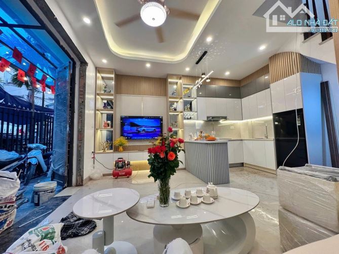 Bán nhà ngô quyền phân lô ô tô vào nhà ngõ thông 45m 5 tầng hơn 9 tỷ - 1