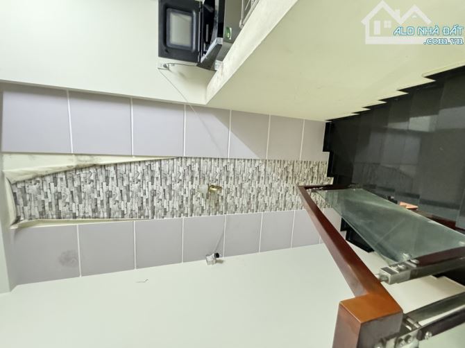 Cực sốc, nhà  MT Gò Vấp,sát công viên, 66m2, 5 tầng, đường 12 m, gia chỉ nhỉnh 9 Tỷ - 1
