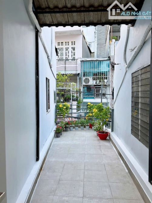 NHÀ HẺM XE HƠI THÔNG- PHƯỜNG 3- GẦN SÂN BAY- BV 175- 3 TẦNG BTCT- 4PN- 4.55 TỶ TL - 1